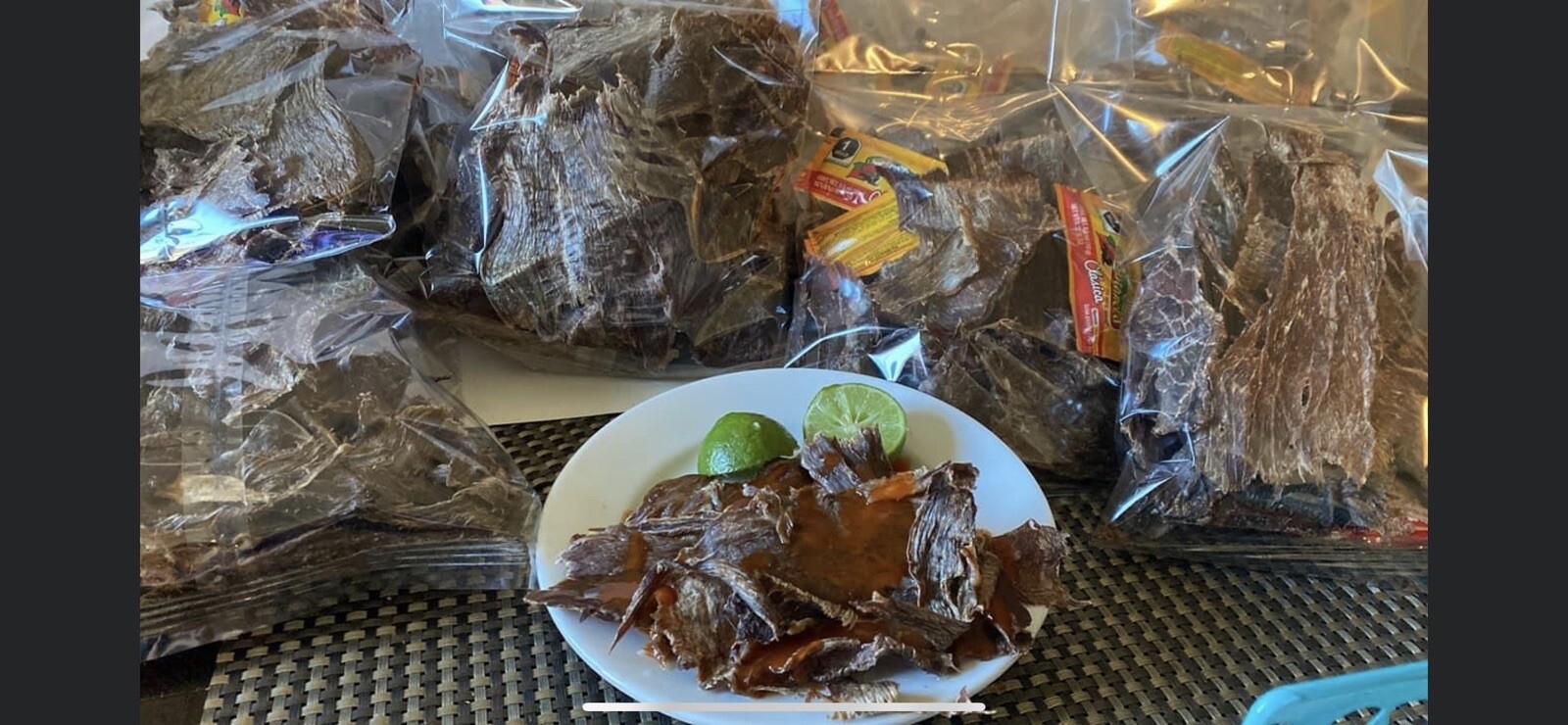 La botanita Homemade Beef Jerky 4oz Packages flavor tradictional with salt